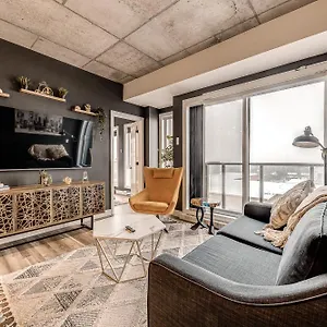 https://le-dark-luxury-nice-view-and-rooftop-pool.hotelsquebeccity.net