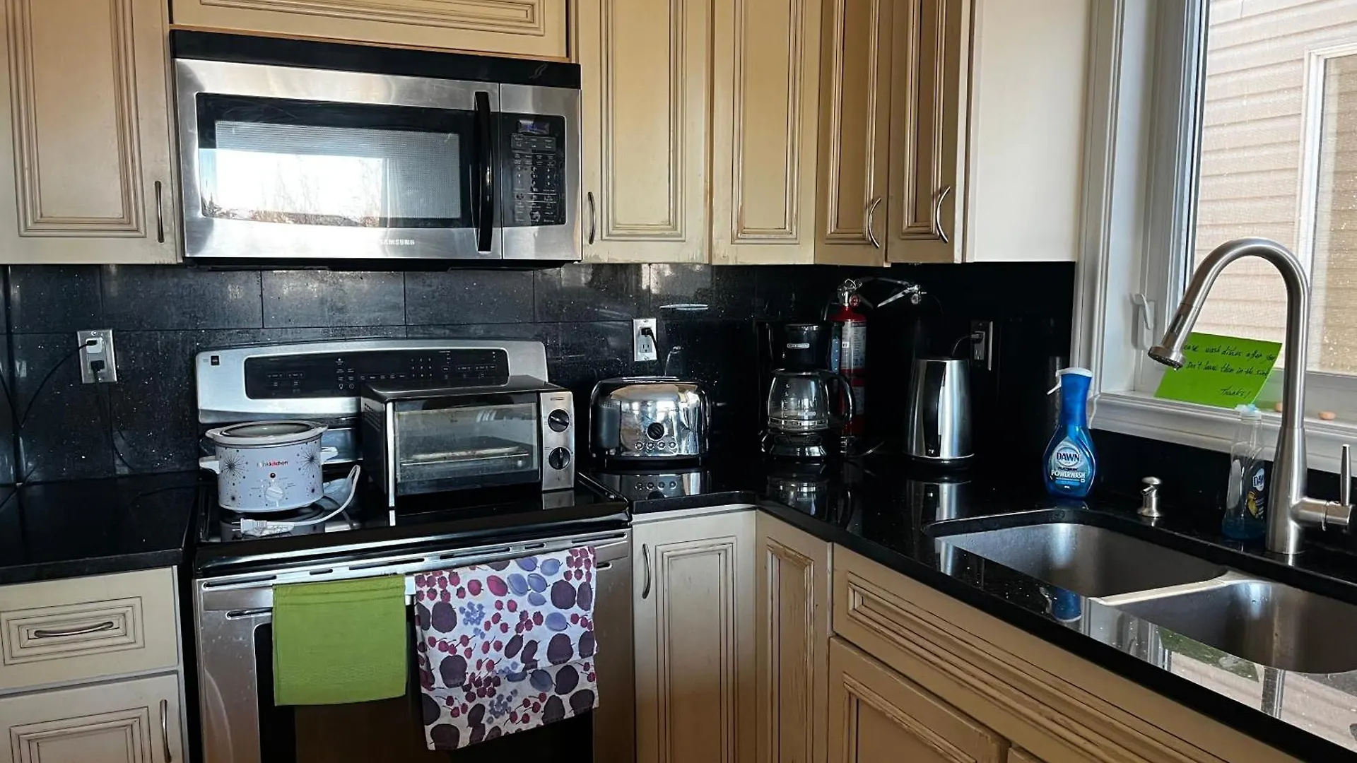 Homestay Citadel Hill Cr Community! Apartment Calgary